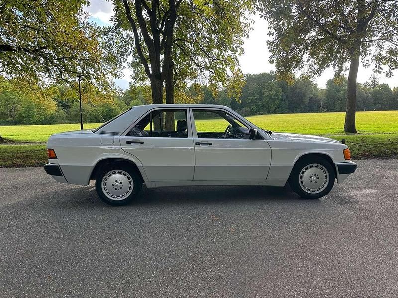 Gebraucht Mercedes 190 118 PS (86 kW) 1989 Weiß Limousine