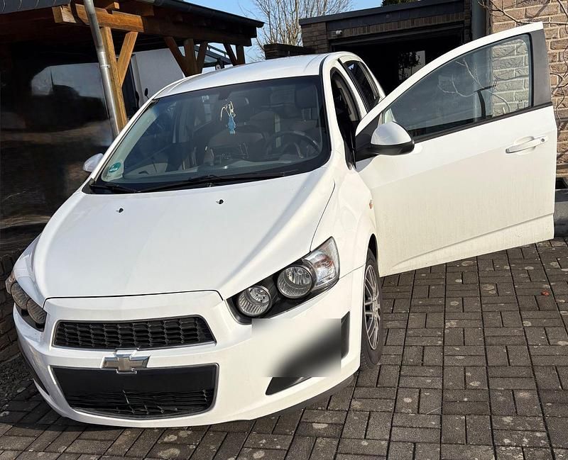 Weiß Gebraucht 2011 Chevrolet Aveo LT Kleinwagen | 2.800 € (Fairer Preis) - Bild 1/4