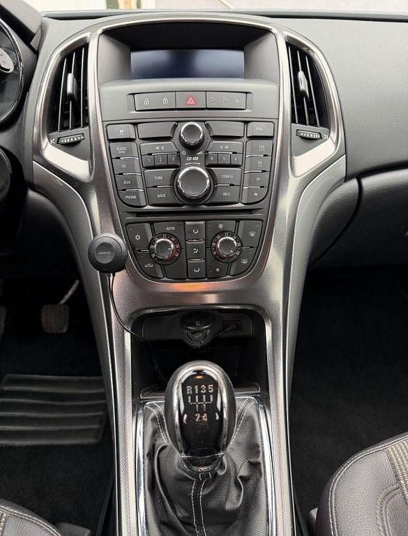 Gebraucht Opel Astra Edition 101 PS (74 kW) 2011 Silber Limousine