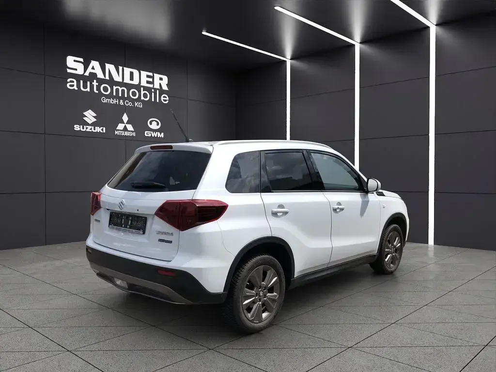 Gebraucht Suzuki Vitara Comfort 116 PS (85 kW) 2022 Weiß SUV
