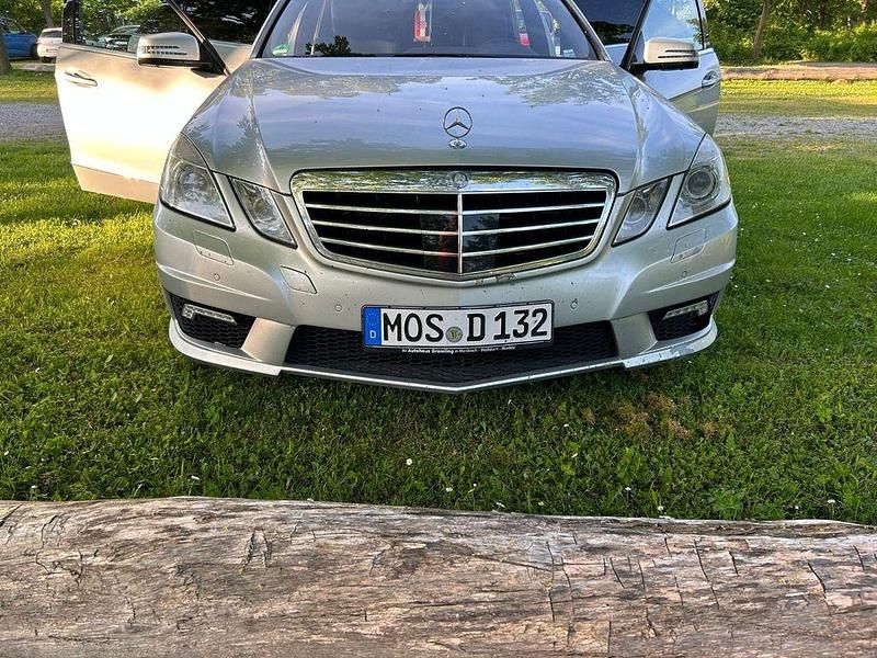 Gebraucht Mercedes E500 AMG 387 PS (284 kW) 2010 Silber Limousine
