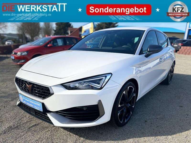 "candy" weiss Gebraucht 2022 Cupra Leon VZ Limousine | 22.989 € (Guter Preis) - Bild 1/4
