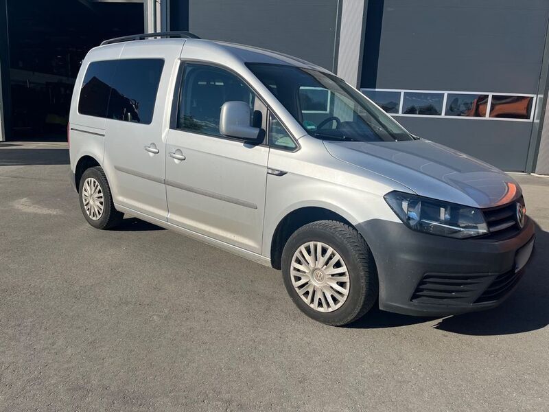 Silber Gebraucht 2017 VW Caddy Comfortline Van / Kleinbus | 8.250 € (Teuer) - Bild 1/4