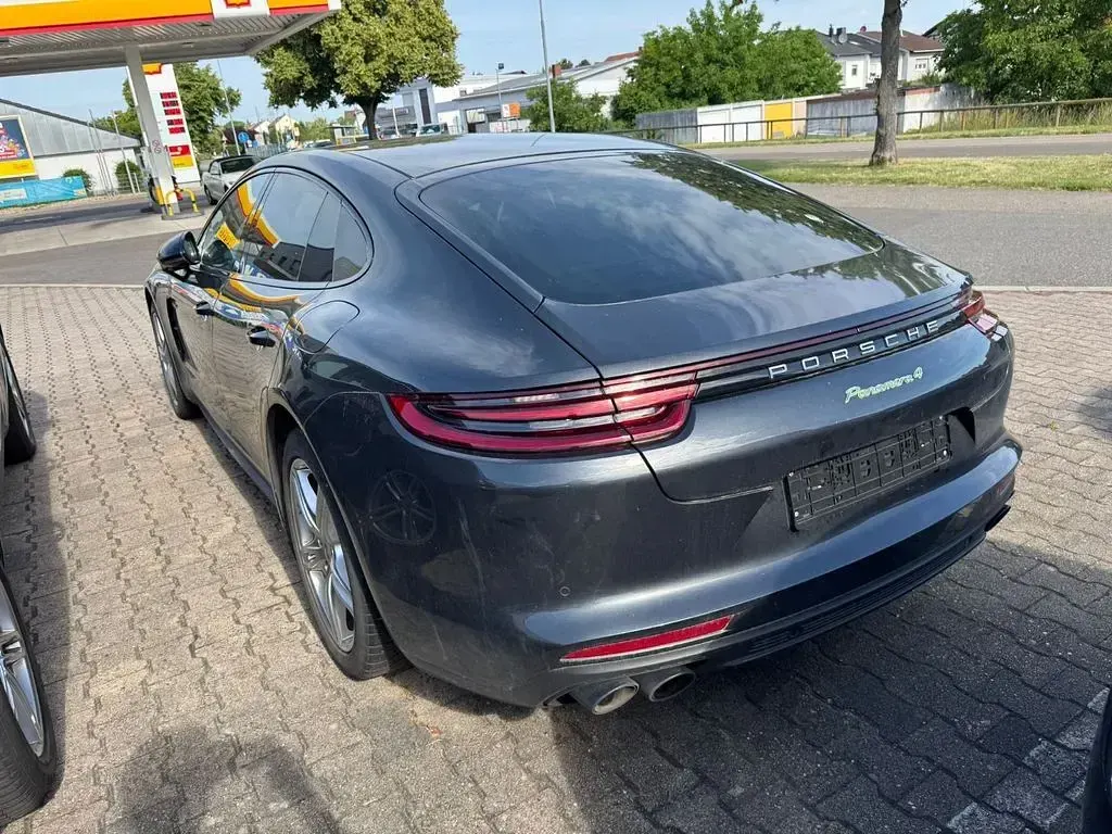 Gebraucht Porsche Panamera 4 E-Hybrid 462 PS (339 kW) 2019 Vulkangrau Kleinwagen