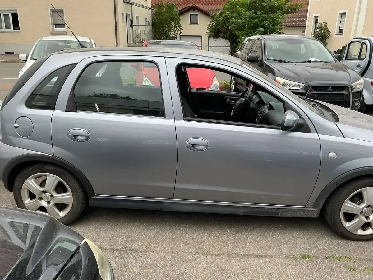 Gebraucht Opel Corsa Edition 80 PS (58 kW) 2005 Silber Kleinwagen