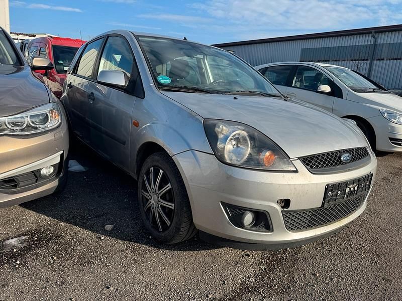 Gebraucht Ford Fiesta 80 PS (58 kW) 2000 Silber Kleinwagen