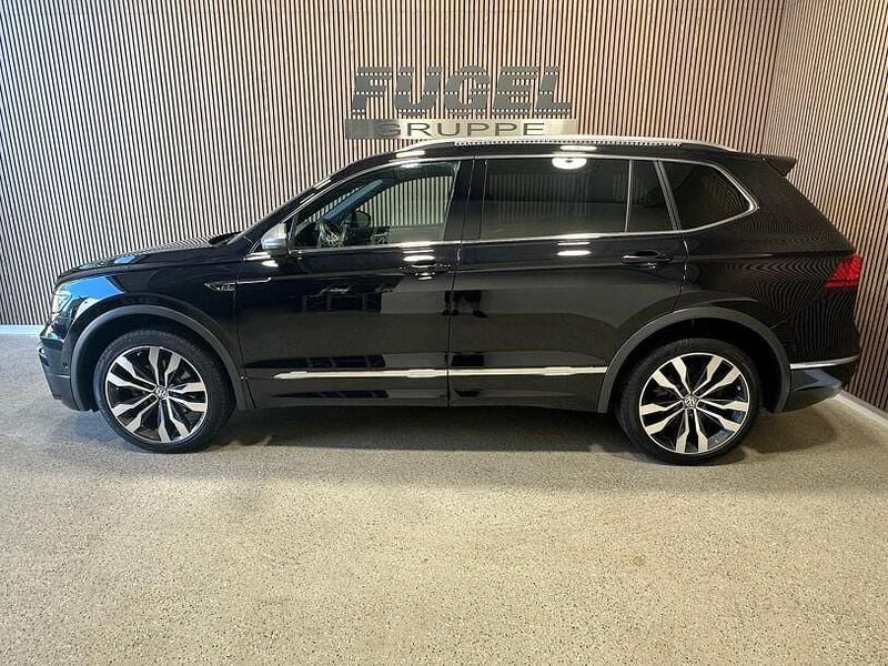 Gebraucht VW Tiguan Allspace R-line 239 PS (175 kW) 2019 Deep black perleffekt SUV
