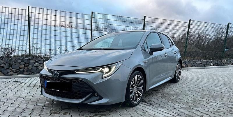 Schwarz Gebraucht 2021 Toyota Corolla Team Limousine | 19.900 € (Guter Preis) - Bild 1/4