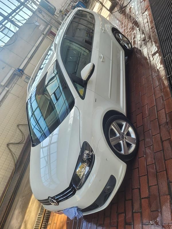 Gebraucht VW Touran 140 PS (102 kW) 2013 Weiß Van / Kleinbus