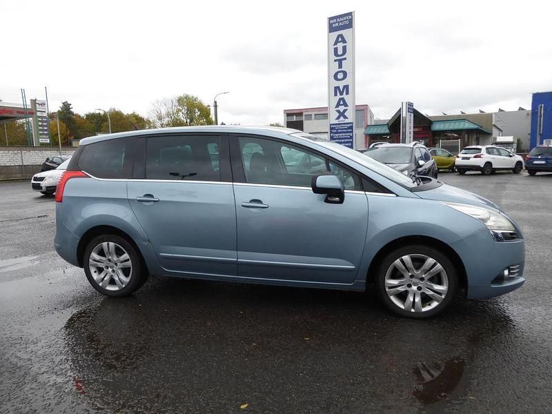 Blau Gebraucht 2010 Peugeot 5008 Platinum Van / Kleinbus | 4.900 € (Fairer Preis) - Bild 1/4