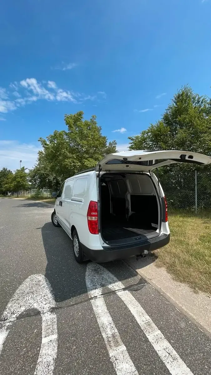 Gebraucht Hyundai H-1 170 PS (125 kW) 2011 Weiß Van / Kleinbus