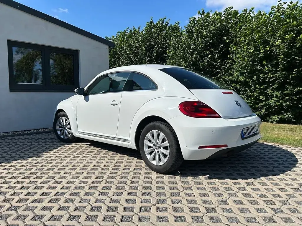 Gebraucht VW Beetle Design 105 PS (77 kW) 2014 Weiß Kleinwagen