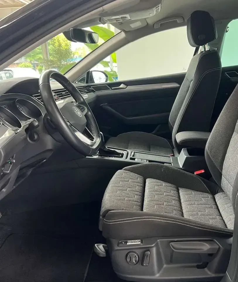 Gebraucht VW Passat 122 PS (89 kW) 2023 Schwarz Kombi