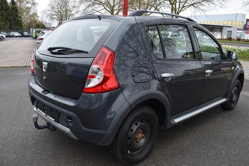 Gebraucht Dacia Sandero Stepway 84 PS (61 kW) 2011 Grau Kleinwagen