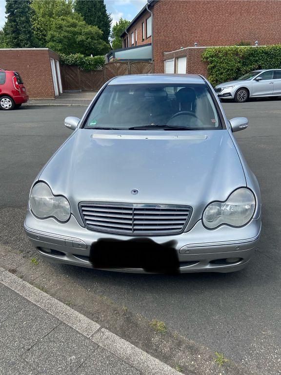 Silber Gebraucht 2003 Mercedes C180 Elegance Limousine | 750 € (Superpreis) - Bild 1/4