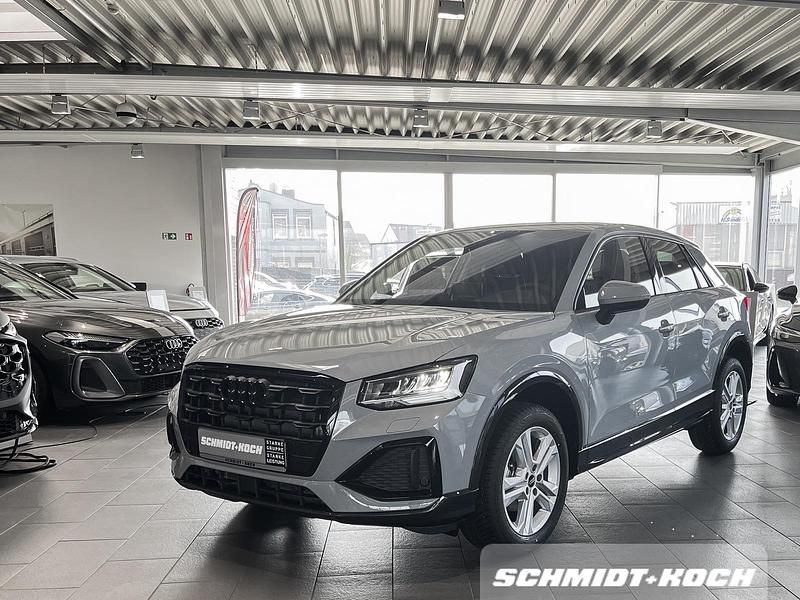 Neu Audi Q2 Advanced Plus 150 PS (110 kW) 2026 Pfeilgrau perleffekt (grau) SUV