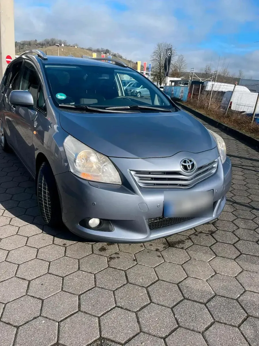 Gebraucht Toyota Verso 160 PS (117 kW) 2013 Grau Van / Kleinbus