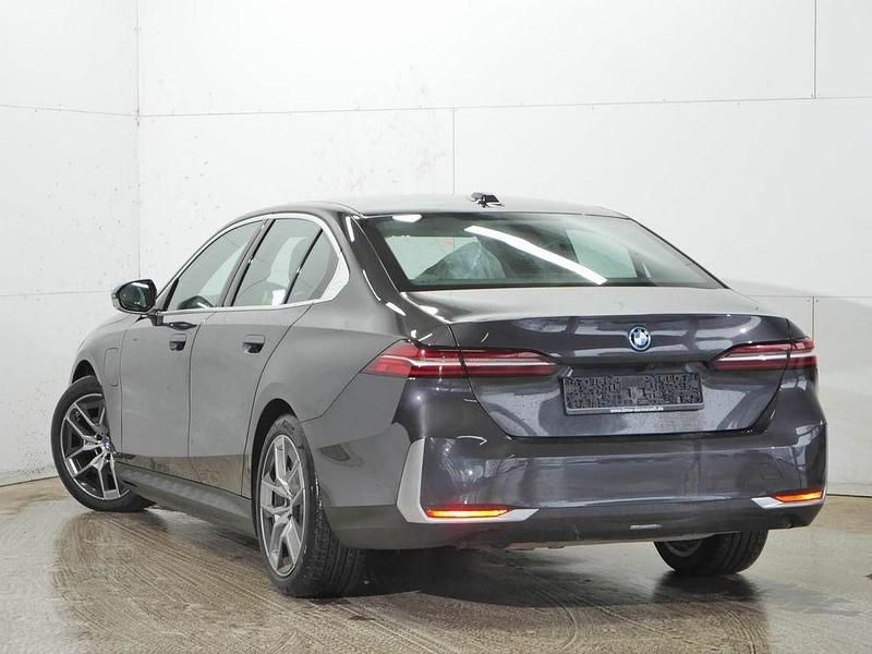 Gebraucht BMW 530e Sport Line 299 PS (219 kW) 2024 Grau Limousine