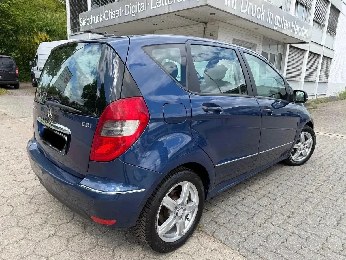Gebraucht Mercedes A180 Avantgarde 109 PS (80 kW) 2009 Blau Limousine