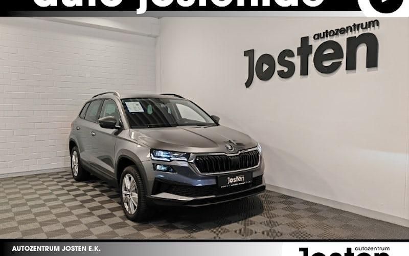 Grau Gebraucht 2024 Skoda Karoq Selection SUV | 29.690 € (Guter Preis) - Bild 1/4