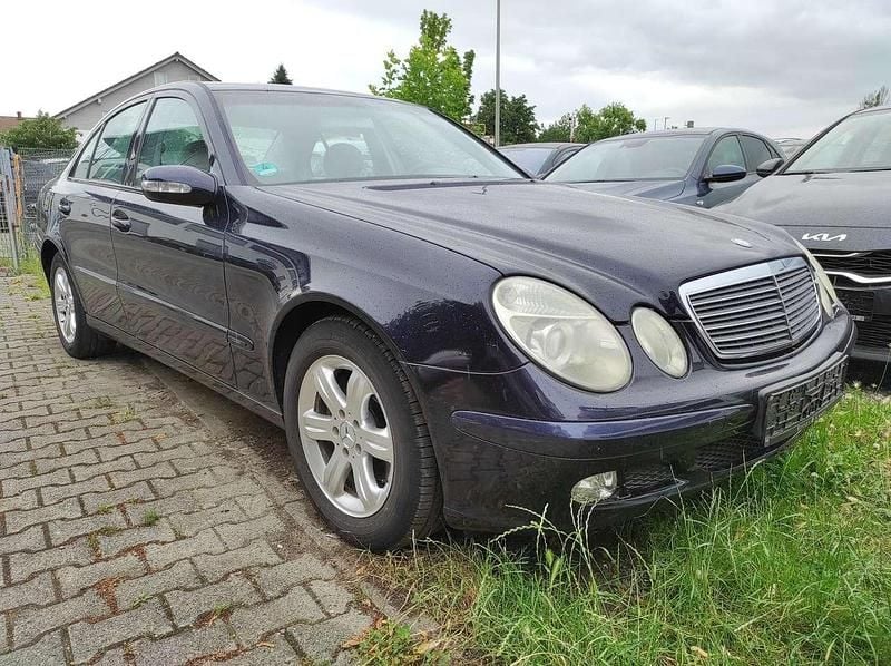 Gebraucht Mercedes E240 177 PS (130 kW) 2004 Tansanitblau  metalliclack Limousine