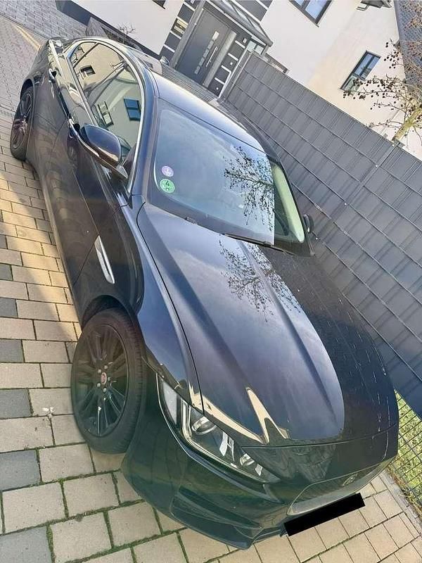 Schwarz Gebraucht 2016 Jaguar XE Pure Limousine | 12.500 € (Guter Preis) - Bild 1/4