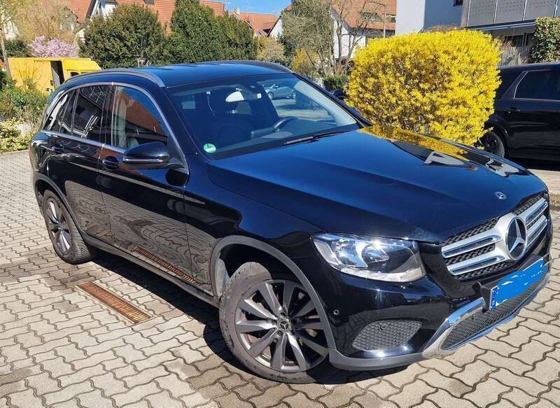 Schwarz Gebraucht 2017 Mercedes GLC250 SUV | 27.700 € (Fairer Preis) - Bild 1/4
