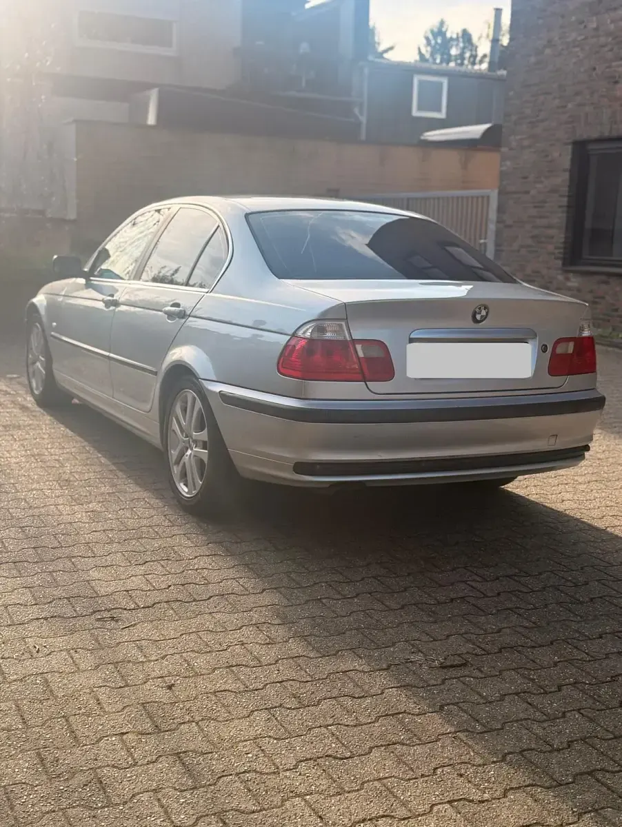 Gebraucht BMW 320 150 PS (110 kW) 1999 Grau Limousine