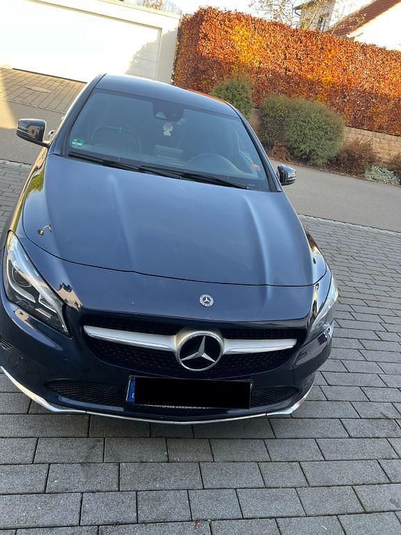 Gebraucht Mercedes CLA220 170 PS (125 kW) 2018 Blau Limousine