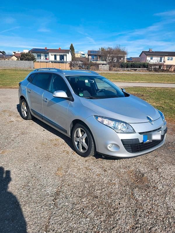 Gebraucht Renault Mégane GrandTour 130 PS (95 kW) 2011 Silber Kombi