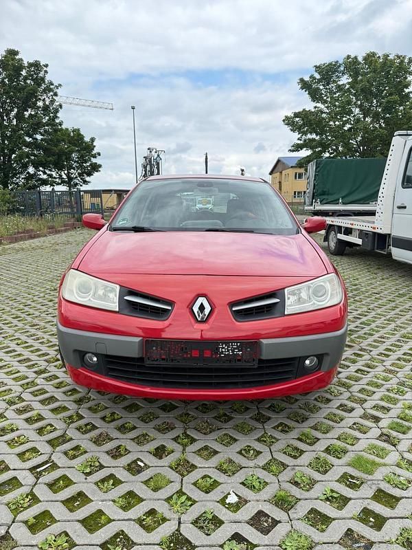 Rot Gebraucht 2008 Renault Mégane III Limousine | 1.500 € (Superpreis) - Bild 1/4