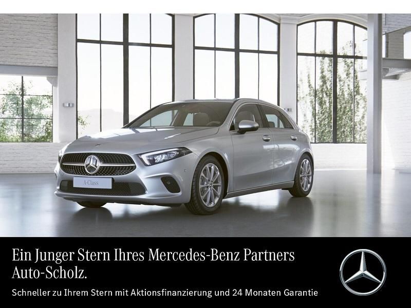 Weiß Gebraucht 2022 Mercedes A200 Progressive Limousine | 23.796 € (Fairer Preis) - Bild 1/3