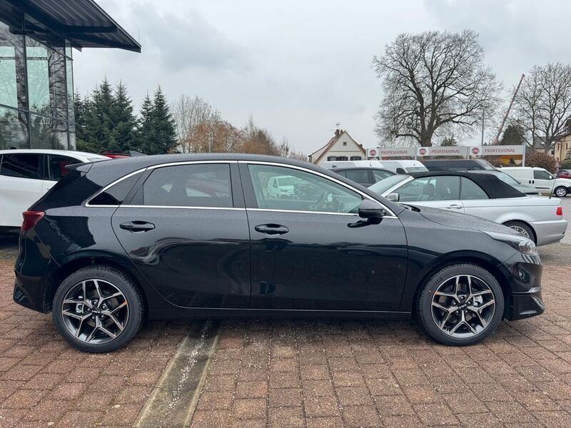 Gebraucht Kia Ceed 140 PS (102 kW) 2025 Schwarz Kleinwagen