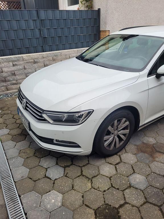 Gebraucht VW Passat Trendline 120 PS (88 kW) 2019 Weiß Kombi