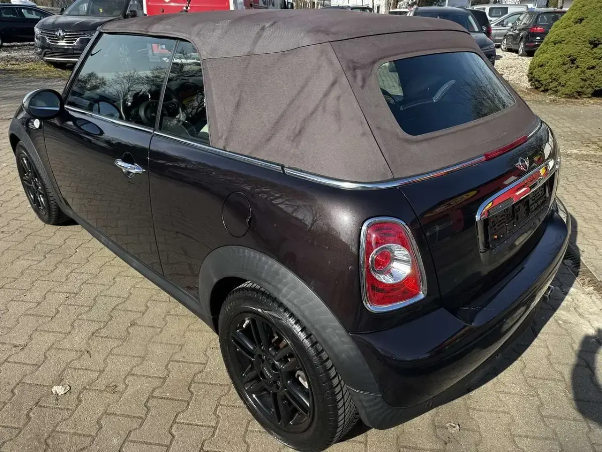 Gebraucht Mini Cooper Cabriolet Chili 122 PS (89 kW) 2015 Iced chocolate (metallic) Cabrio