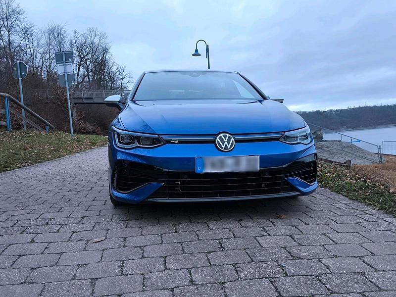 Blau Gebraucht 2022 VW Golf VIII Kleinwagen | 29.999 € (Guter Preis) - Bild 1/4