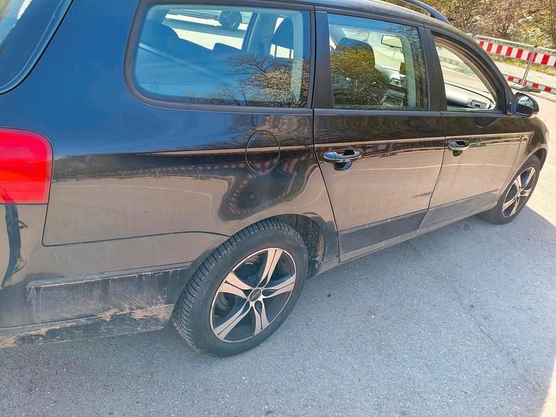Second-hand VW Passat 140 CP (102 kW) 2006 Negru Break