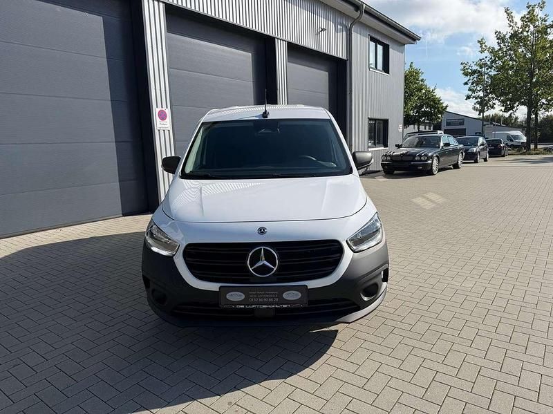 Arktikweiss Gebraucht 2022 Mercedes Citan 108 Van / Kleinbus | 24.980 € - Bild 1/4