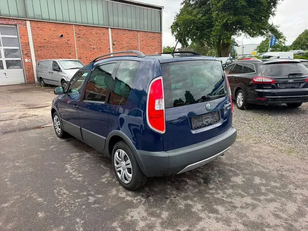 Gebraucht Skoda Roomster Scout 105 PS (77 kW) 2011 Blau Kombi