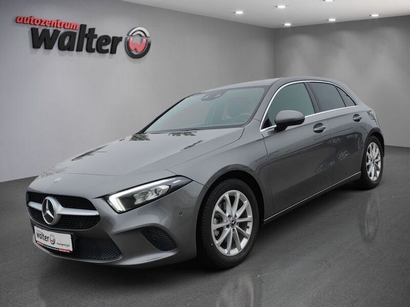 Grau Gebraucht 2019 Mercedes A180 Business Limousine | 22.490 € (Fairer Preis) - Bild 1/4