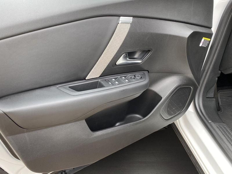 Gebraucht Citroën C4 PureTech 131 PS (96 kW) 2023 Weiß weiß (metallic) Limousine