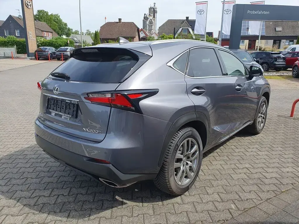 Gebraucht Lexus NX200t Executive Line 238 PS (175 kW) 2015 Grau SUV