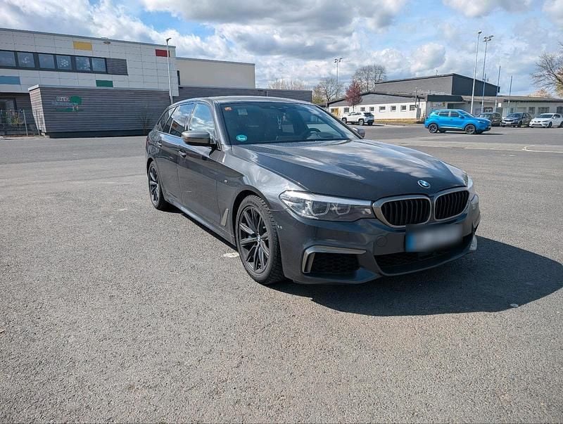 Gebraucht BMW M550 400 PS (294 kW) 2018 Blau Limousine