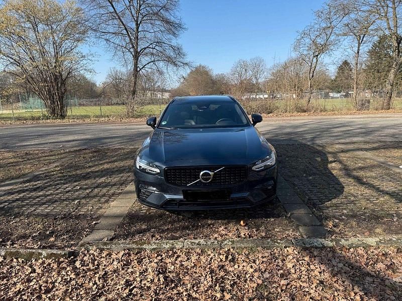 Second-hand Volvo V90 Ultimate 197 CP (144 kW) 2022 Albastru Break