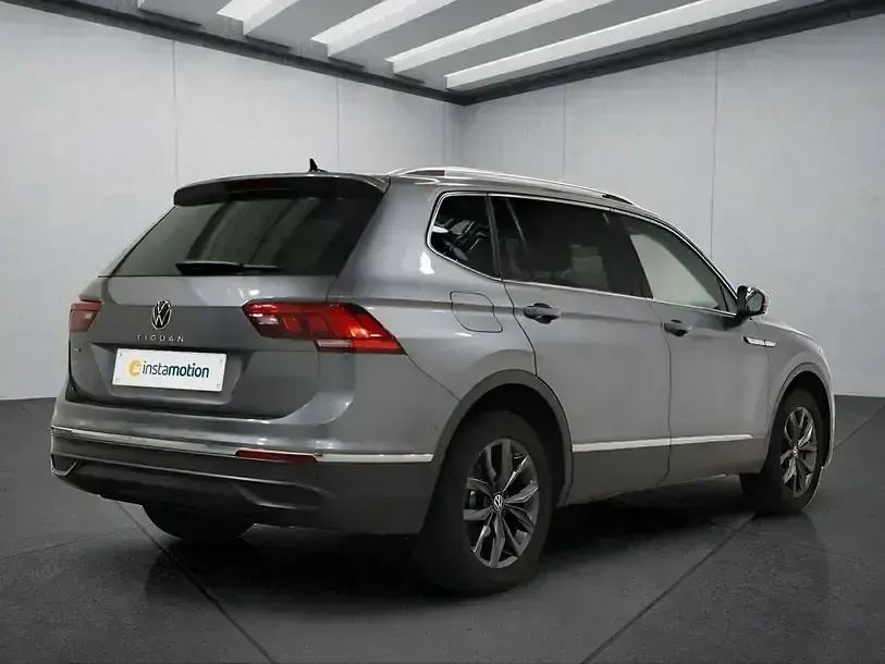 Gebraucht VW Tiguan Allspace 200 PS (147 kW) 2023 Grau SUV