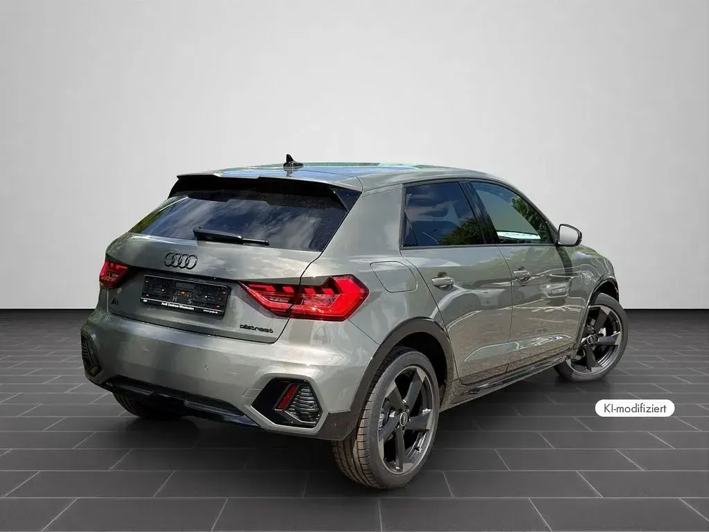 Neu Audi A1 Advanced 150 PS (110 kW) 2026 Grau SUV