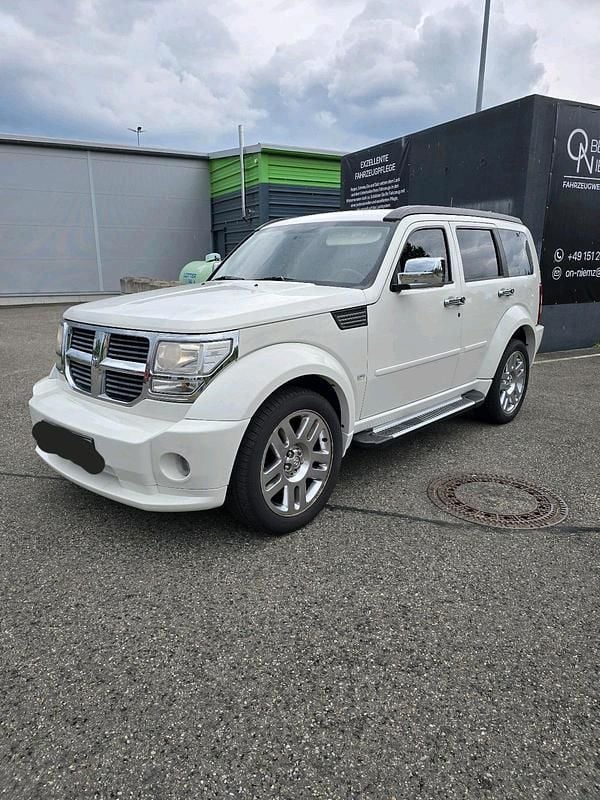 Weiß Gebraucht 2008 Dodge Nitro SUV | 10.900 € (Teuer) - Bild 1/4
