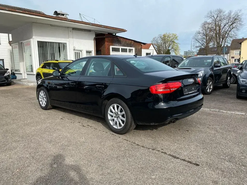 Usata Audi A4 Attraction 120 CV (88 kW) 2012 Nero Berlina