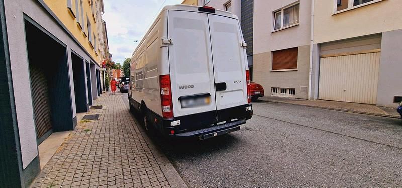 Gebraucht Iveco Daily 2012 Weiß Limousine