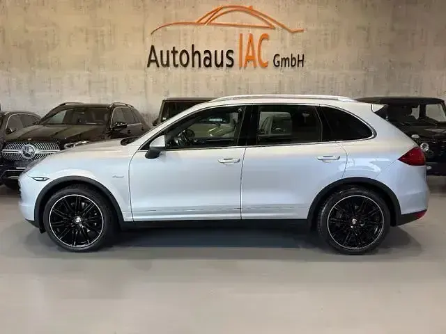 Gebraucht Porsche Cayenne 245 PS (180 kW) 2013 Klassiksilber SUV